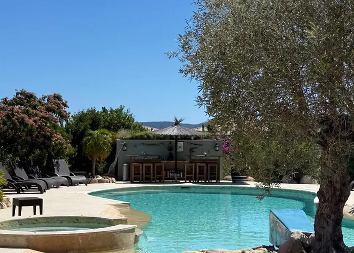 L'hacienda Piscine Chauffée à 28, Spa, Boulodrome Et Court De Tennis Privés, 2 Indépendantes *